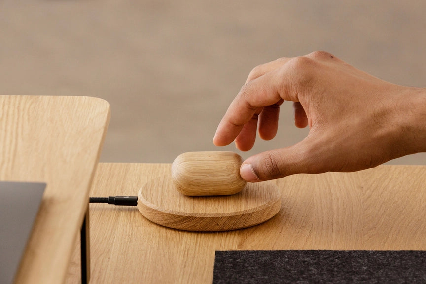 Pad di ricarica sottile in legno